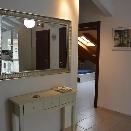 Mansarda Inside Apartment *
